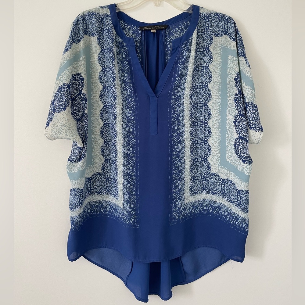 Rose & Olive Blue White Patterned Lightweight V-Neck Boho Top Blouse - Size L